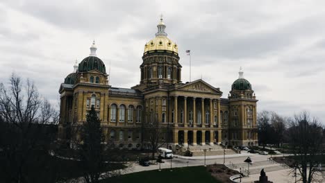 Edificio-Del-Capitolio-De-Iowa-En-Un-Día-Nublado