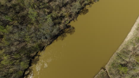 Hatchie-River-Mit-Trübem-Wasser-Entlang-Des-Lower-Hatchie-National-Wildlife-Refuge-In-Tennessee,-USA
