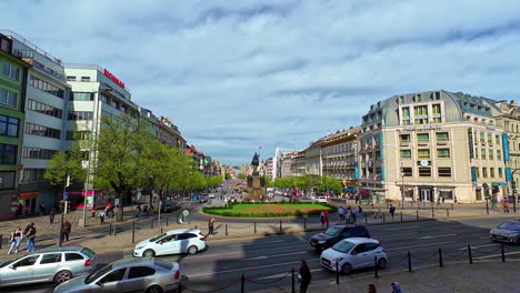 Busy-city-square-in-Prague-with-tourists-and-traffic,-Prague,-Czech-Republic