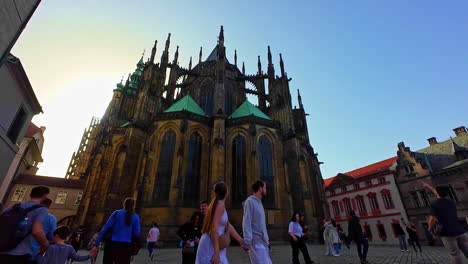 Touristen-In-Der-Nähe-Der-Gotischen-St