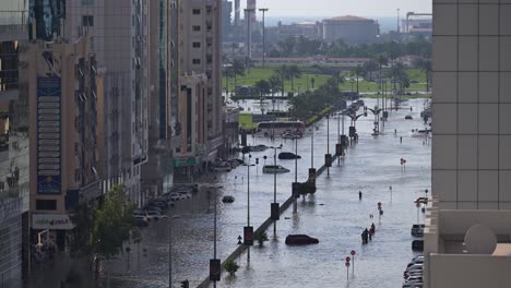 Am-17.-April-2024-Waren-überflutete-Straßen-Und-Wege-In-Den-Vereinigten-Arabischen-Emiraten-Sichtbare-Erinnerungen-An-Die-Jüngsten-Beispiellosen-Regenfälle