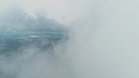 Nubes-Y-Niebla-El-Paisaje-Rural-Por-La-Mañana