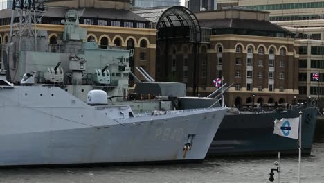 View-towards-P840-and-HMS-Belfast-from-the-North-side,-London,-United-Kingdom