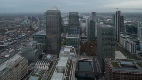 Timelapse-of-Canary-Wharf-skyscrapers-from-day-to-night-on-a-cloudy-day-with-focus-on-the-architecture
