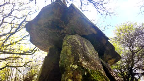 Ingenieurskunst-Der-Antike-Gaulstown-Dolmen-In-Waterford-Irland-Mythologie-Mystische-Historische-Stätte-Der-Antike-In-Stein-Und-Zeit-Erhaltenes-Portal-Zu-Den-Frühen-Menschen-Irlands