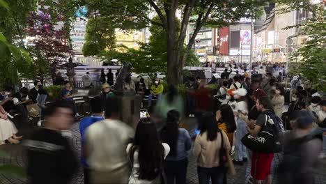 Hachiko-Dog-Statue-Timelapse-at-Shibuya-Crossing-Tokyo,-Japan