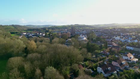 Aerial-drone-footage-of-Cullompton-in-Devon,-England