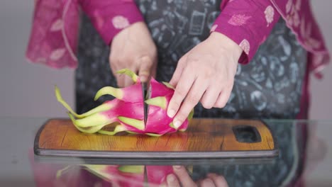 Indian-women-expertly-slicing-dragon-fruit