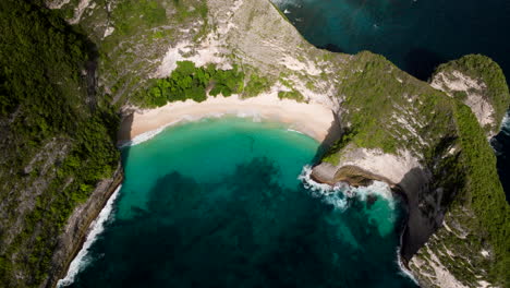 Tropical-white-sand-bay-at-Kelingking-beach-on-Nusa-Penida,-aerial