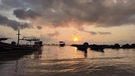 Calm-sea-with-boats-moored-at-the-shore