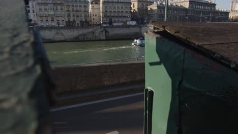 River-Seine-tourist-boat-and-Paris-architecture,-static-view