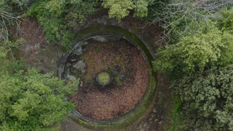 Antike-Römische-Zisterne-Zum-Sammeln-Und-Speichern-Von-Regenwasser-In-Anguillara-Sabazia,-Italien---Aerial-Orbit