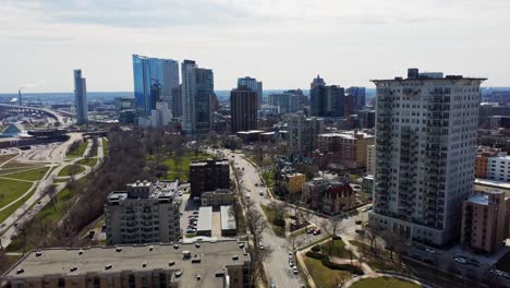 slow-downward-pan-of-the-Milwaukee,-WI-skyline-at-midday