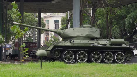 Militärpanzer-T34-Im-Granma-Museum-In-Havanna,-Kuba