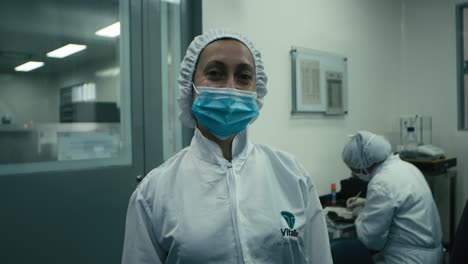 Closeup-shot-of-a-female-nurse-wearing-mask-in-a-hospital