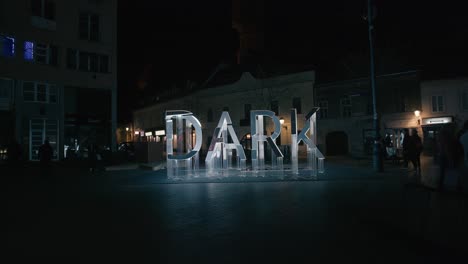 Dunkle-Typografische-Kunst,-Lichterfestival-Zagreb