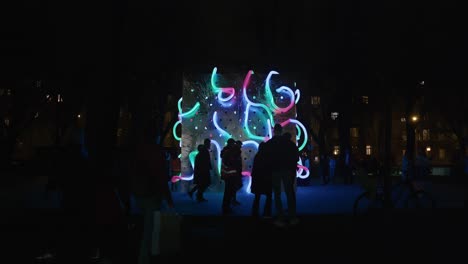 Lichtkunst-„AI-Parasites“-Beim-Zagreb-Festival-Of-Lights