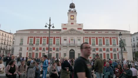 Imagen-Del-Reloj-De-La-Puerta-Del-Sol,-Un-Hito-Icónico-Y-Atemporal-De-Madrid,-Que-Ha-Marcado-El-Paso-Del-Tiempo-Durante-Más-De-157-Años.