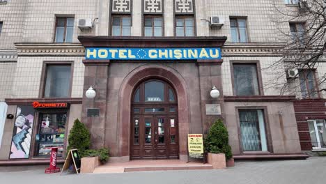 Vorderseite-Des-Chisinau-Hotels-In-Der-Republik-Moldau-Altes-Vernachlässigtes-Hotel