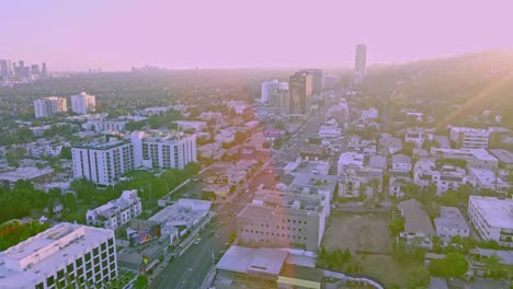 Vuelo-Con-Drones-Al-Atardecer---West-Hollywood,-California---Destello-De-Lente