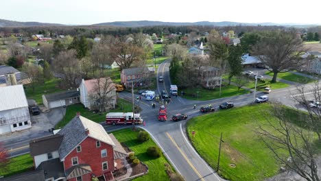 Luftaufnahme-Einer-Unfallstelle-Auf-Der-Straße-In-Einem-Amerikanischen-Vorort