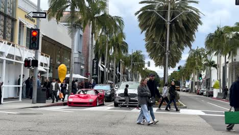 People-walking-along-Rodeo-Drive-in-Beverly-Hills,-California---slow-motion-street-scene