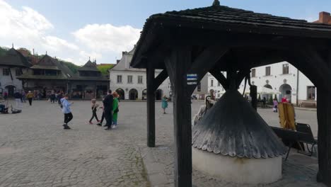 Kazimierz-Dolny,-Eine-Der-Schönsten-Städte-An-Der-Weichsel,-Historische-Architektur-Des-Alten-Europa