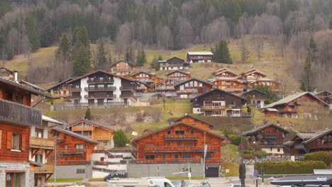 Estación-De-Esquí-En-Les-Gets-Durante-El-Invierno-Sin-Nieve