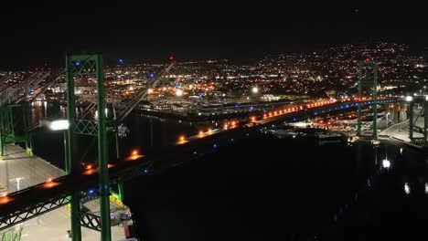 Antena-En-Ascenso-Sobre-El-Puente-Vincent-Thomas-En-San-Pedro-Por-La-Noche