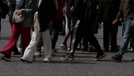 Throng-of-people-strolling-through-St