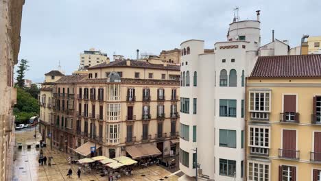 Hermosos-Edificios-De-Fachada-En-El-Casco-Antiguo-De-La-Ciudad-De-Málaga,-Sur-De-España