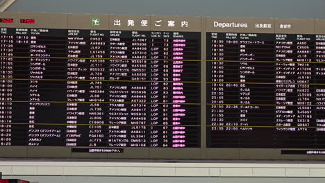 Digital-flight-schelude-timetable-at-the-Narita-Airport-in-Tokyo,-Japan