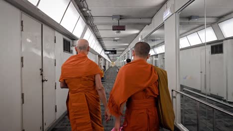 buddhist-monks-at-chiang-mai-airport