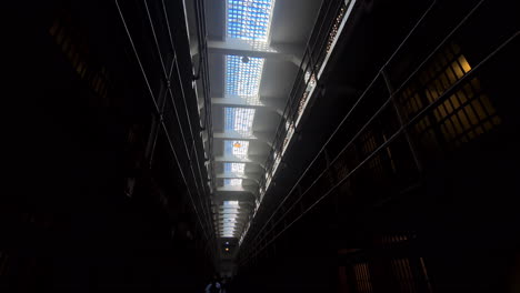 Times-Square-Korridor-Des-Alcatraz-Federal-Gefängnis-C-Und-B-Block-In-Hauptzellengebäude