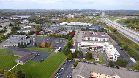 Iconic-American-township-of-Auburn-Hills,-Michigan,-USA,-aerial-view