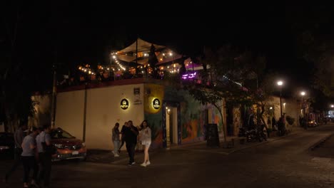 Glimpse-into-nightlife-spots-on-the-streets-of-Oaxaca,-Mexico