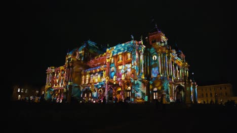 Teatro-Nacional-Croata-En-Colores-Claros-Del-Festival