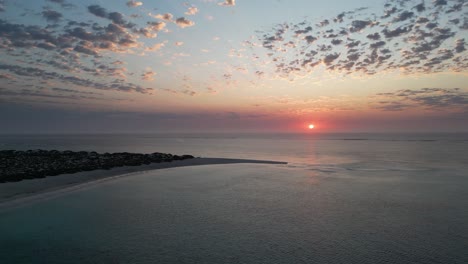 Aerial-view-during-an-epic-sunset-at-Turquoise-Bay-in-Western-Australia