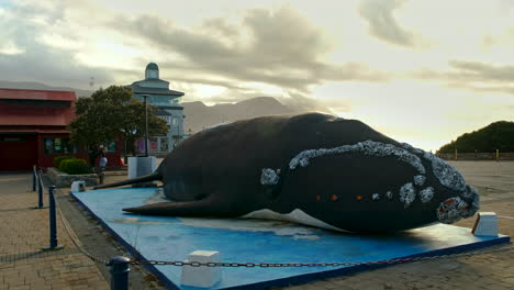 Whale-sculpture-on-platform-in-seaside-village-of-Hermanus-at-sunrise