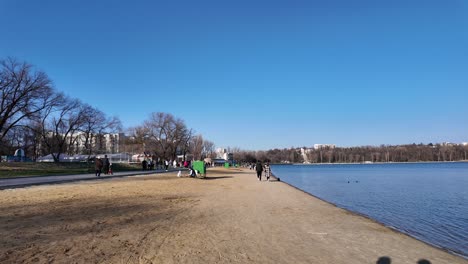 Valea-Morilor-Playa-Artificial-Y-Lago-En-Chisinau-República-De-Moldavia-Día-De-Invierno