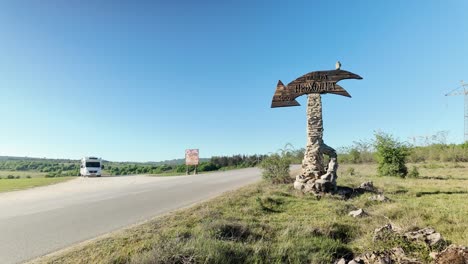 Attention-grabbing-direction-arrow-points-to-tourist-attraction-entrance,Prohodna-Caves