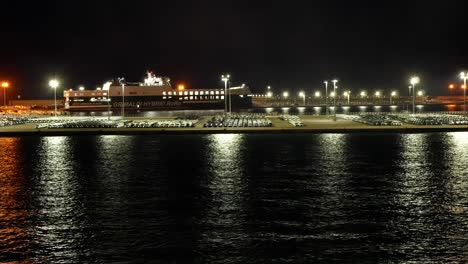 Filas-De-Coches-Nuevos-En-El-Puerto-De-Valencia-Por-La-Noche.