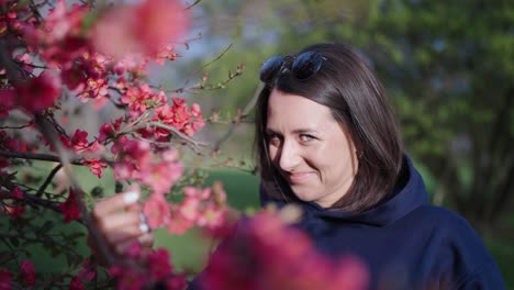 Blossoming-Chinese-Quince,-facial-expression-of-woman-from-unpleasant-smell