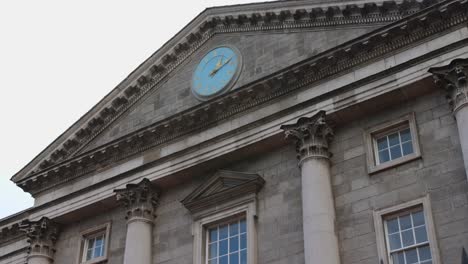 Close-up-of-main-entrance-facade-of-Dublin-Trinity-College-university