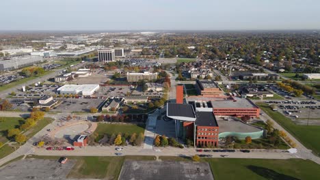 Warren-Civic-Center-Und-Rathaus,-Panoramablick-Aus-Der-Luft