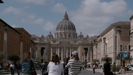 Tourists-photograph-near-St