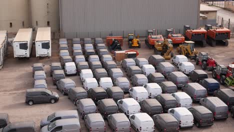 Lines-of-new-Fiat-vans-in-the-Mostaganem-port,-Algeria