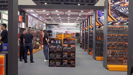 Stylish-hand-tools-booth-at-135th-Canton-import-and-export-fair