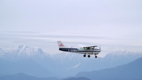 Avión-Monomotor-Cessna-172-Skyhawk-Volando,-Tiro-Aire-aire