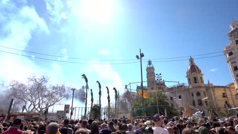 Cientos-De-Personas-Se-Concentraron-En-La-Plaza-Del-Ayuntamiento-Para-Admirar-El-Espectáculo-Preparado-Con-Motivo-De-Las-Fallas-2024.